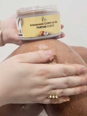 GOMMAGE CORPS AU SEL DE L'HIMALAYA PARFUM COCO